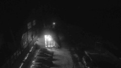 Parkoviště a hlavní vchod