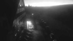 Parkoviště a hlavní vchod