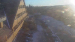 Parkoviště a hlavní vchod