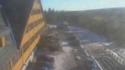 Parkoviště a hlavní vchod