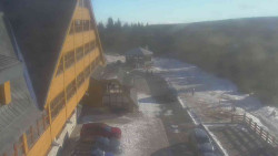 Parkoviště a hlavní vchod