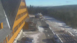 Parkoviště a hlavní vchod