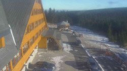 Parkoviště a hlavní vchod