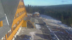 Parkoviště a hlavní vchod