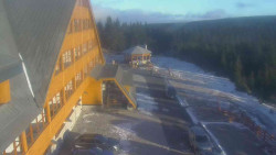 Parkoviště a hlavní vchod