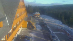 Parkoviště a hlavní vchod