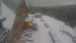 Parkoviště a hlavní vchod