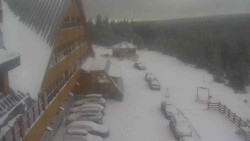 Parkoviště a hlavní vchod