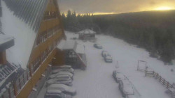 Parkoviště a hlavní vchod