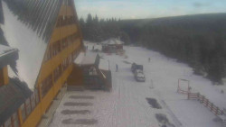 Parkoviště a hlavní vchod