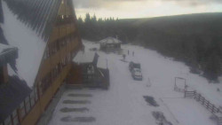 Parkoviště a hlavní vchod