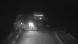 Parkoviště a hlavní vchod