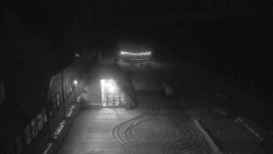 Parkoviště a hlavní vchod