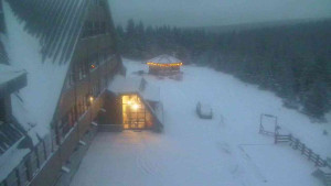 Sporthotel Kurzovní - Parkoviště a hlavní vchod - 31.12.2025 v 07:25 Sporthotel Kurzovní - Parkoviště a hlavní vchod - 31.12.2025 v 07:25