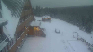 Sporthotel Kurzovní - Parkoviště a hlavní vchod - 31.12.2025 v 07:40 Sporthotel Kurzovní - Parkoviště a hlavní vchod - 31.12.2025 v 07:40