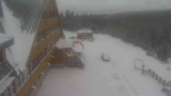 Parkoviště a hlavní vchod