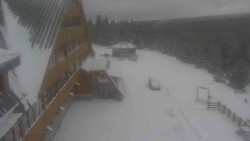 Parkoviště a hlavní vchod