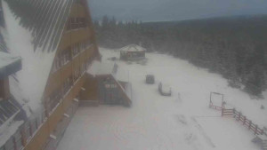 Sporthotel Kurzovní - Parkoviště a hlavní vchod - 31.12.2025 v 08:25 Sporthotel Kurzovní - Parkoviště a hlavní vchod - 31.12.2025 v 08:25