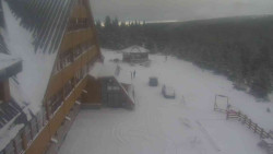 Parkoviště a hlavní vchod