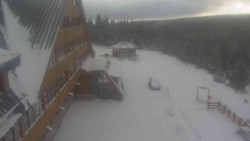 Parkoviště a hlavní vchod