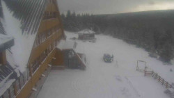 Parkoviště a hlavní vchod