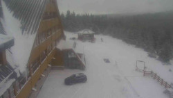 Parkoviště a hlavní vchod