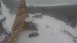 Parkoviště a hlavní vchod