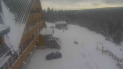 Parkoviště a hlavní vchod