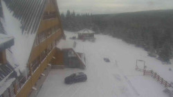 Parkoviště a hlavní vchod