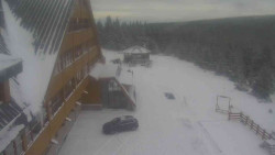 Parkoviště a hlavní vchod