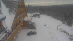 Sporthotel Kurzovní - Parkoviště a hlavní vchod - 31.12.2025 v 13:10 Sporthotel Kurzovní - Parkoviště a hlavní vchod - 31.12.2025 v 13:10