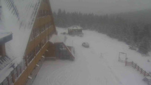 Sporthotel Kurzovní - Parkoviště a hlavní vchod - 31.12.2025 v 14:50 Sporthotel Kurzovní - Parkoviště a hlavní vchod - 31.12.2025 v 14:50