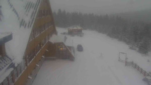 Sporthotel Kurzovní - Parkoviště a hlavní vchod - 31.12.2025 v 15:40 Sporthotel Kurzovní - Parkoviště a hlavní vchod - 31.12.2025 v 15:40