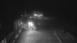 Parkoviště a hlavní vchod