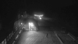 Parkoviště a hlavní vchod