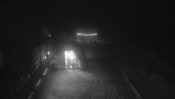 Parkoviště a hlavní vchod