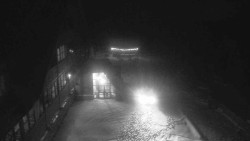 Parkoviště a hlavní vchod