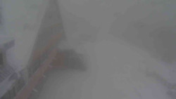 Parkoviště a hlavní vchod