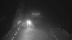 Parkoviště a hlavní vchod