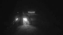 Parkoviště a hlavní vchod