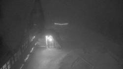 Parkoviště a hlavní vchod