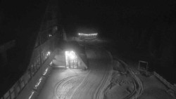 Parkoviště a hlavní vchod