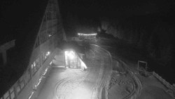 Parkoviště a hlavní vchod