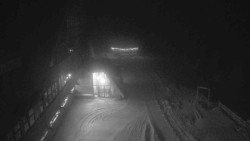 Parkoviště a hlavní vchod