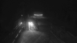 Parkoviště a hlavní vchod