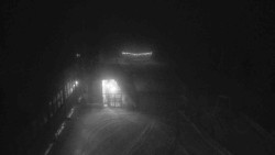 Parkoviště a hlavní vchod