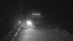 Parkoviště a hlavní vchod