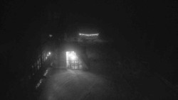 Parkoviště a hlavní vchod