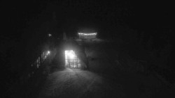 Parkoviště a hlavní vchod