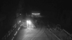 Parkoviště a hlavní vchod